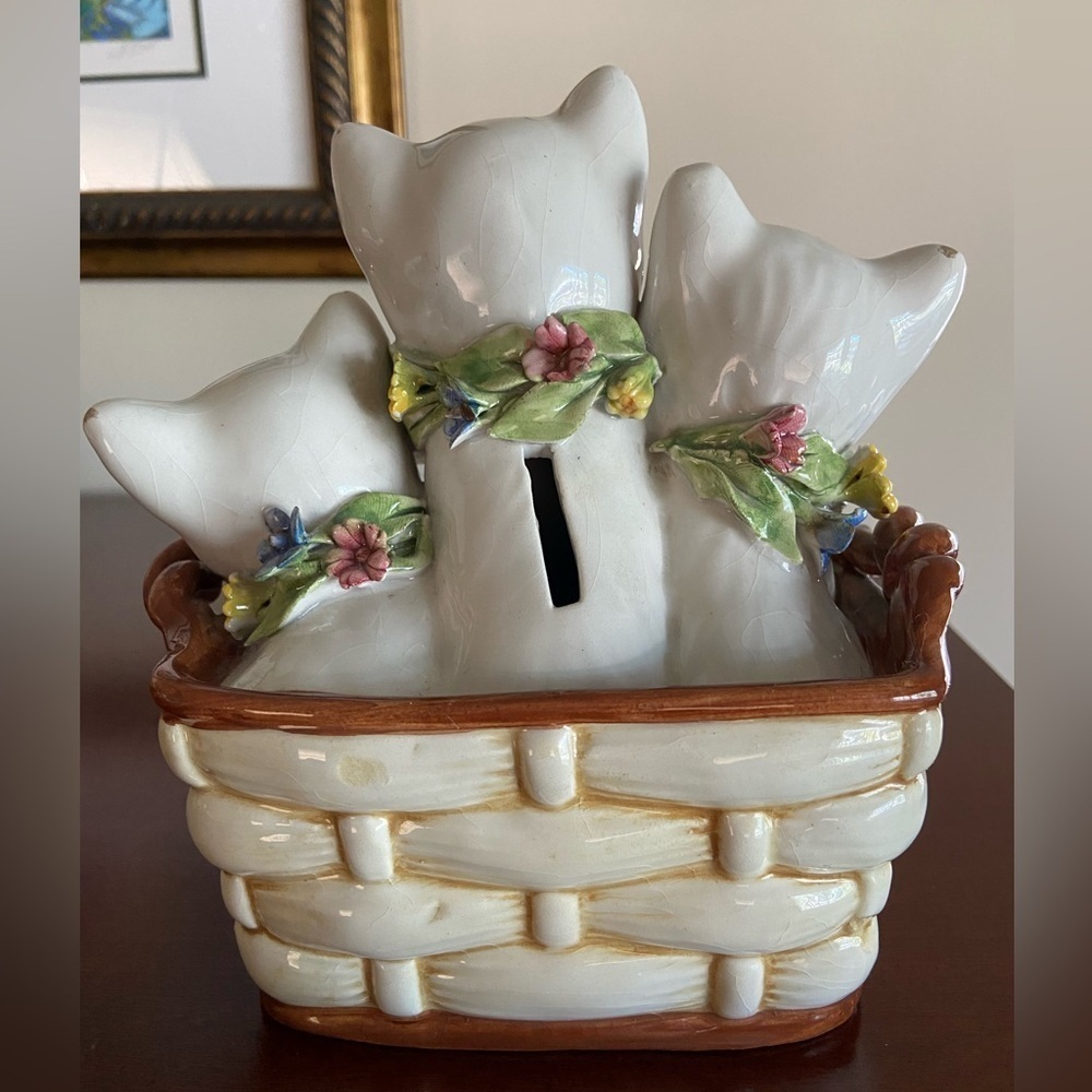 Vintage White Kittens Cats in Basket w/ Flower Collars Money Bank Made in Italy - Picture 7 of 13